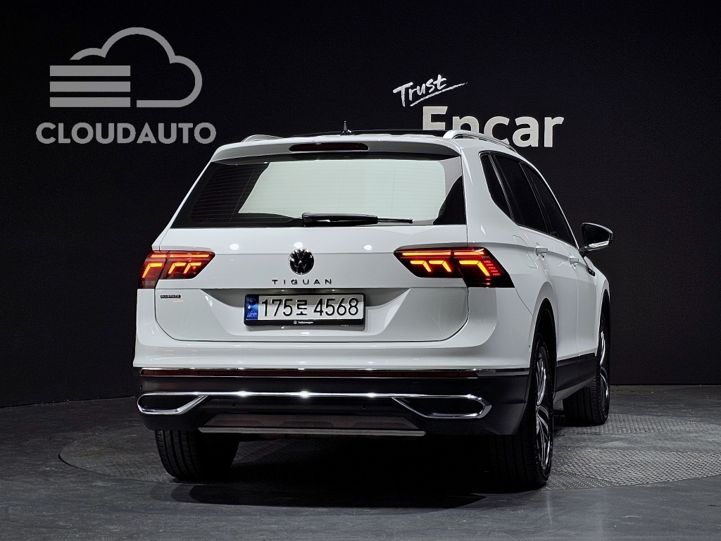 2023 Volkswagen Tiguan 2.0 TSI Prestige - Image 4