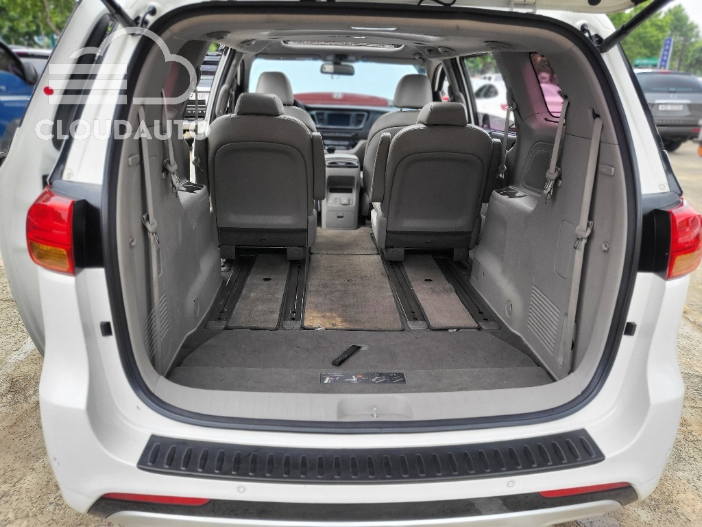 2016 Kia Carnival 9 Noblesse - Image 5
