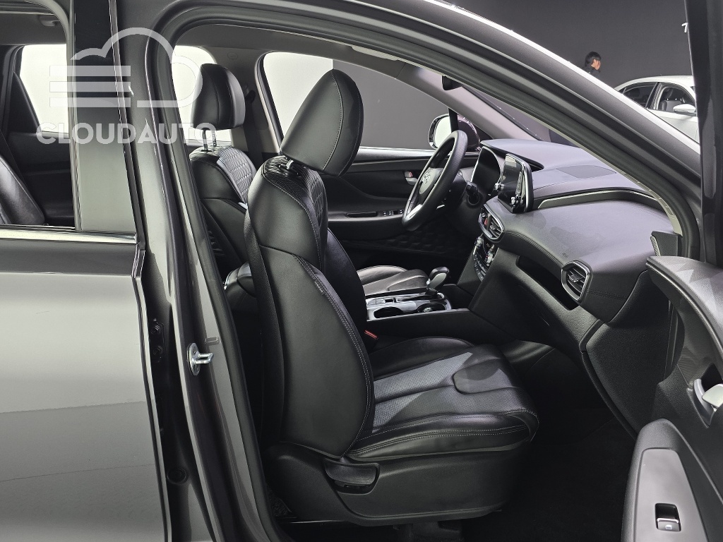 2019 Hyundai Santa Fe Diesel 2.0 4WD - Image 11