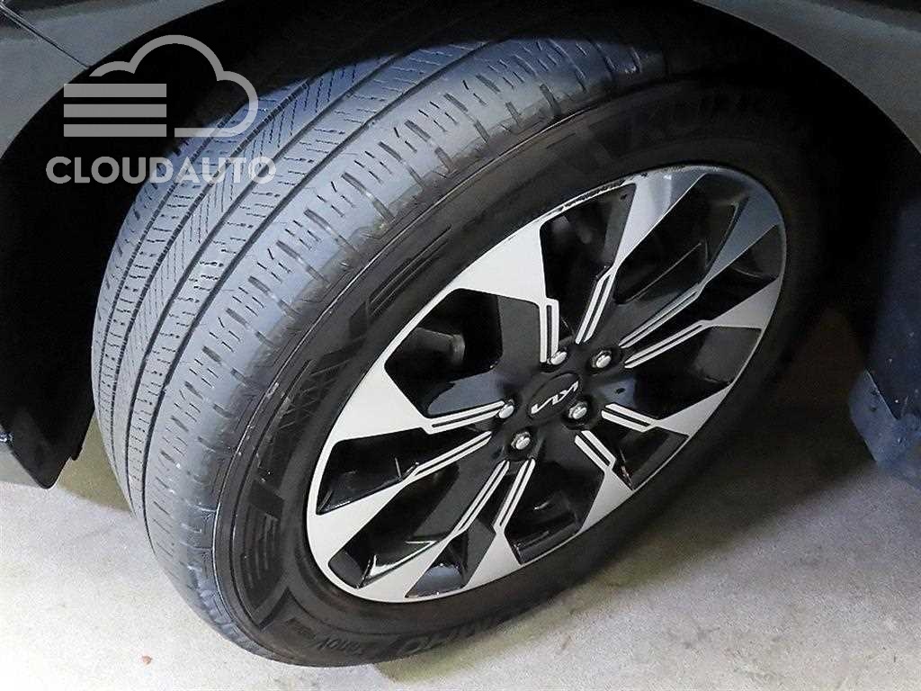 2023 Kia Carnival Gasoline 4 - Image 20