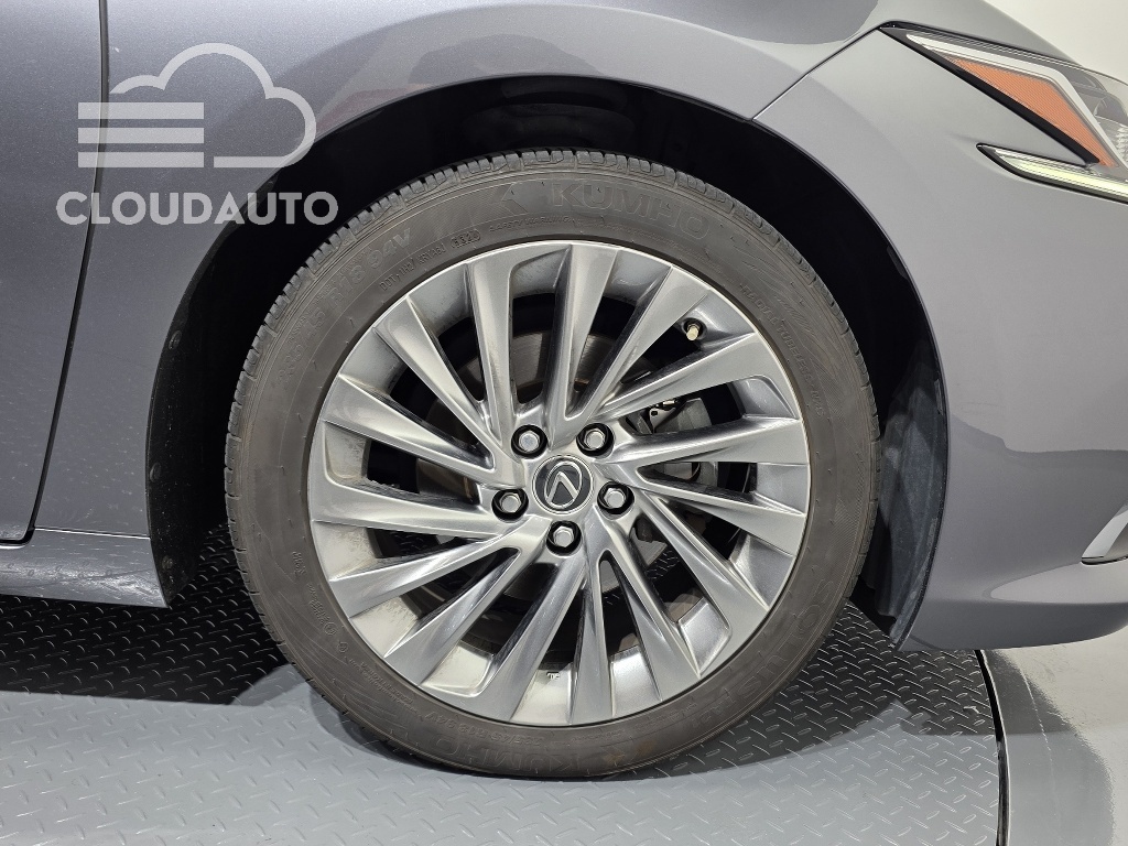 2019 Lexus ES300h Luxury Plus - Image 19