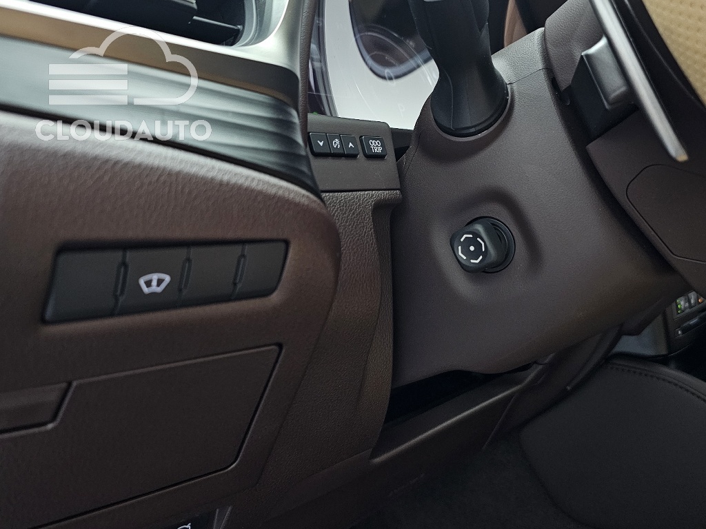 2019 Lexus ES300h Luxury Plus - Image 26