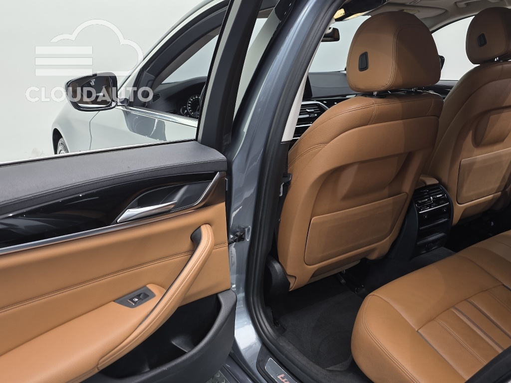 2018 BMW 5 Series 520d Luxury Edition - Image 17