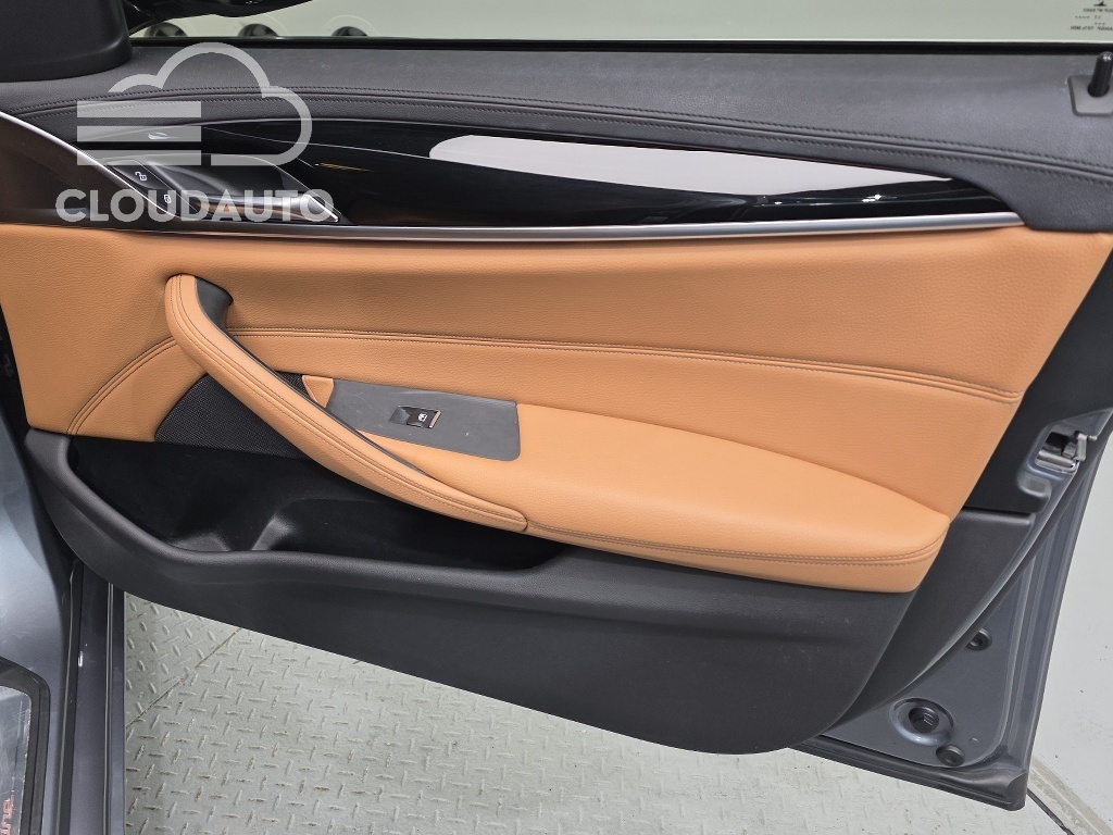 2018 BMW 5 Series 520d Luxury Edition - Image 24