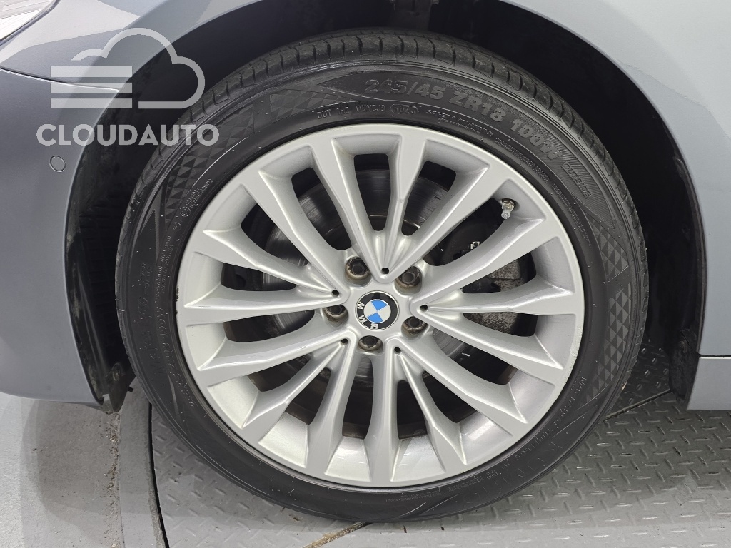 2018 BMW 5 Series 520d Luxury Edition - Image 5