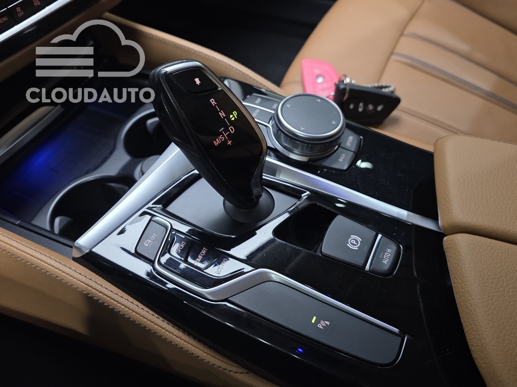 2018 BMW 5 Series 520d Luxury Edition - Image 9
