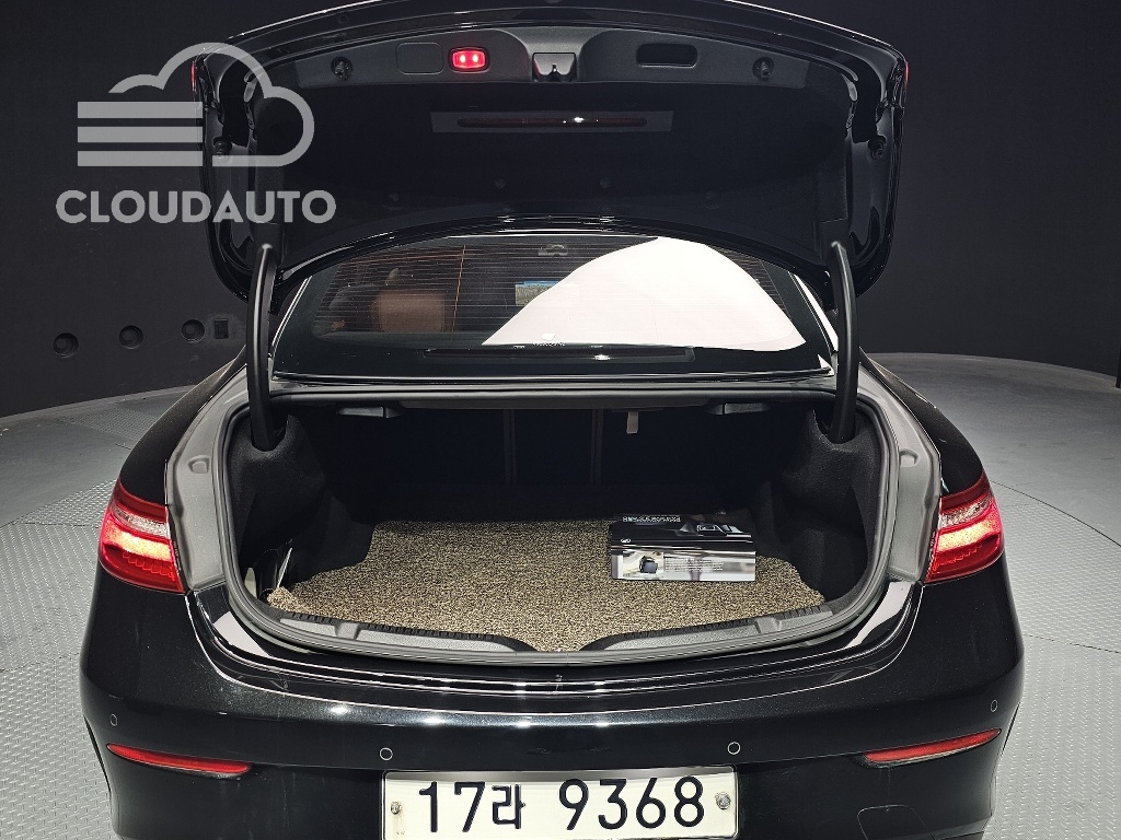 2017 Mercedes-Benz E-Class E220d Coupe - Image 20