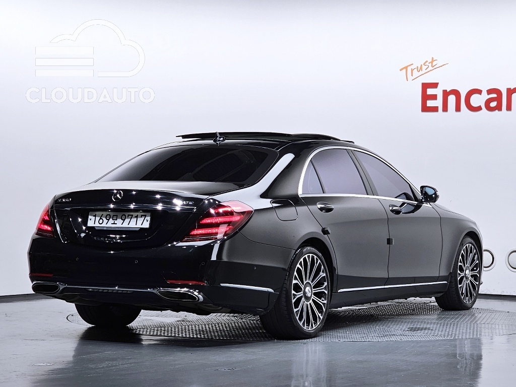 2020 Mercedes-Benz S-Class S560L 4MATIC - Image 2