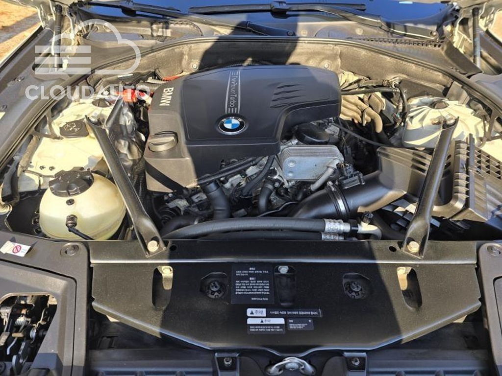 2013 BMW 5 Series 528i - Image 15