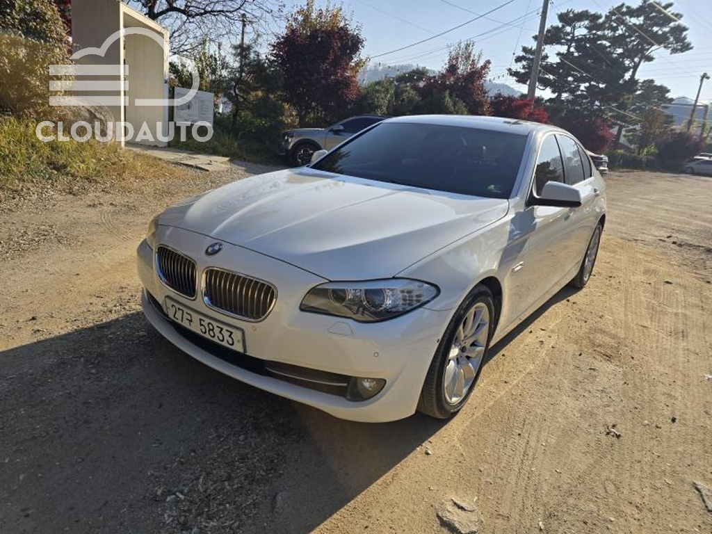 2013 BMW 5 Series 528i - Image 2