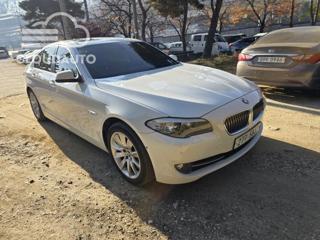 2013 BMW 5 Series 528i - Image 3