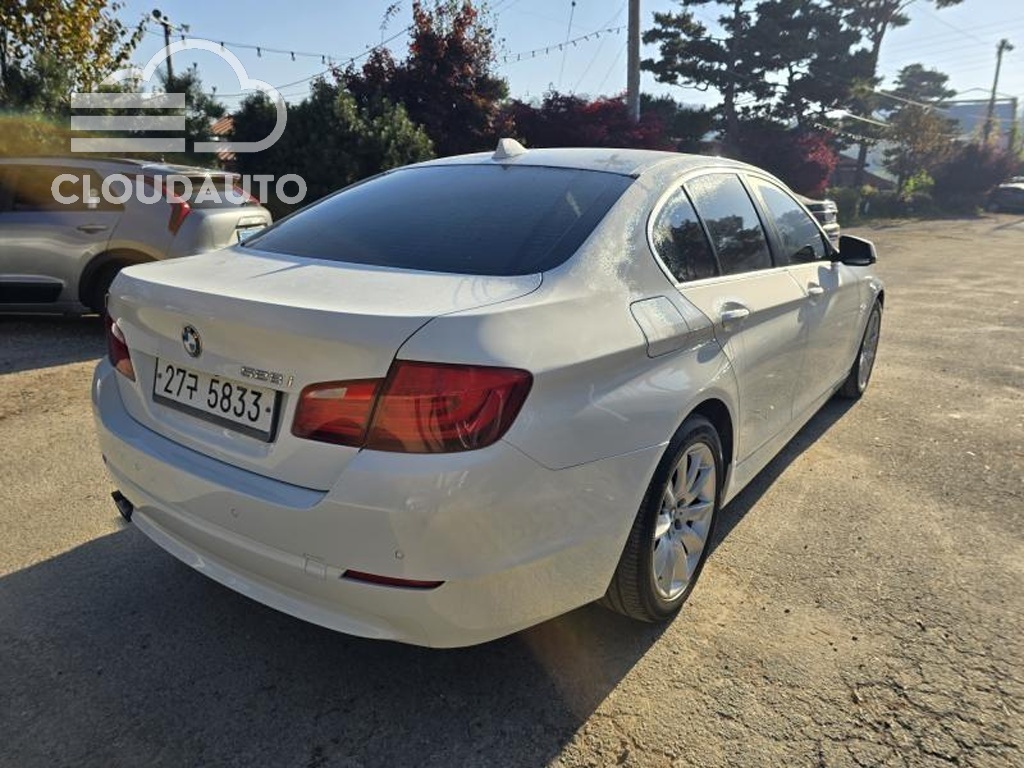 2013 BMW 5 Series 528i - Image 5