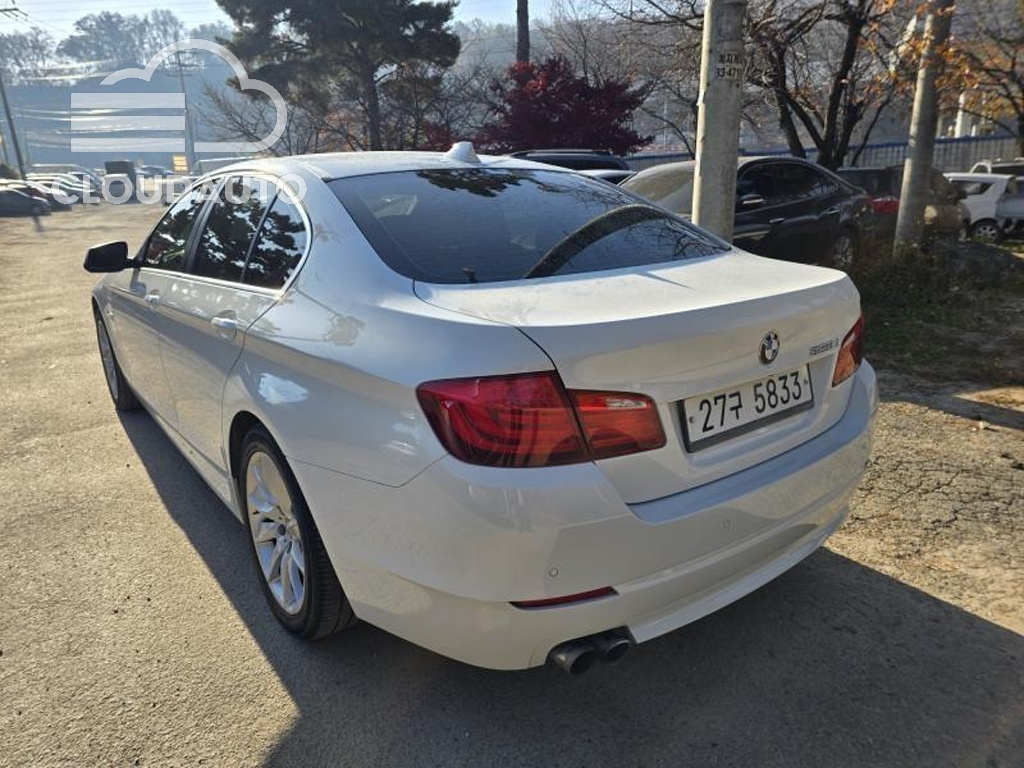 2013 BMW 5 Series 528i - Image 6