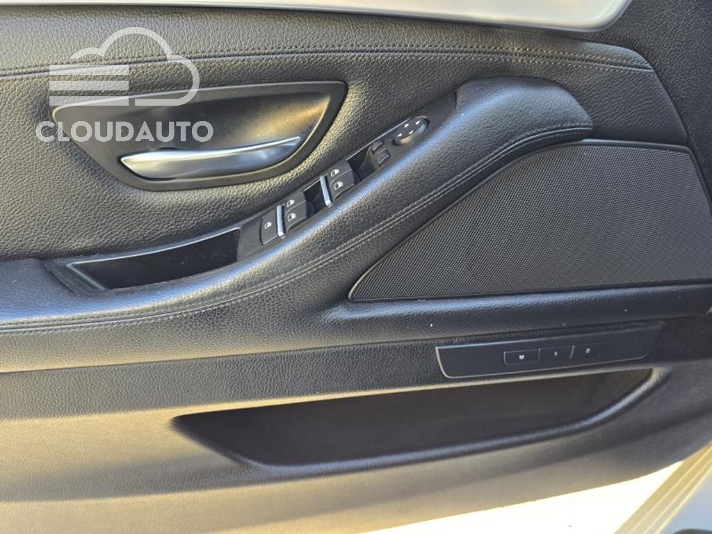 2013 BMW 5 Series 528i - Image 8