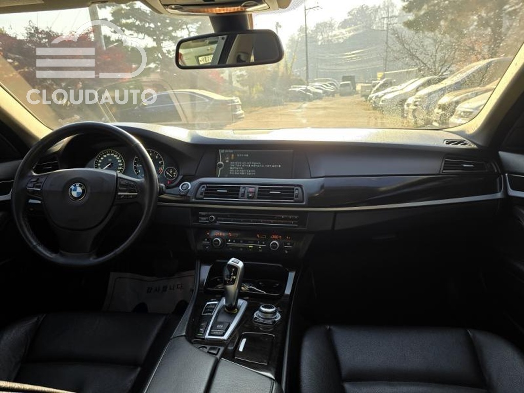2013 BMW 5 Series 528i - Image 10