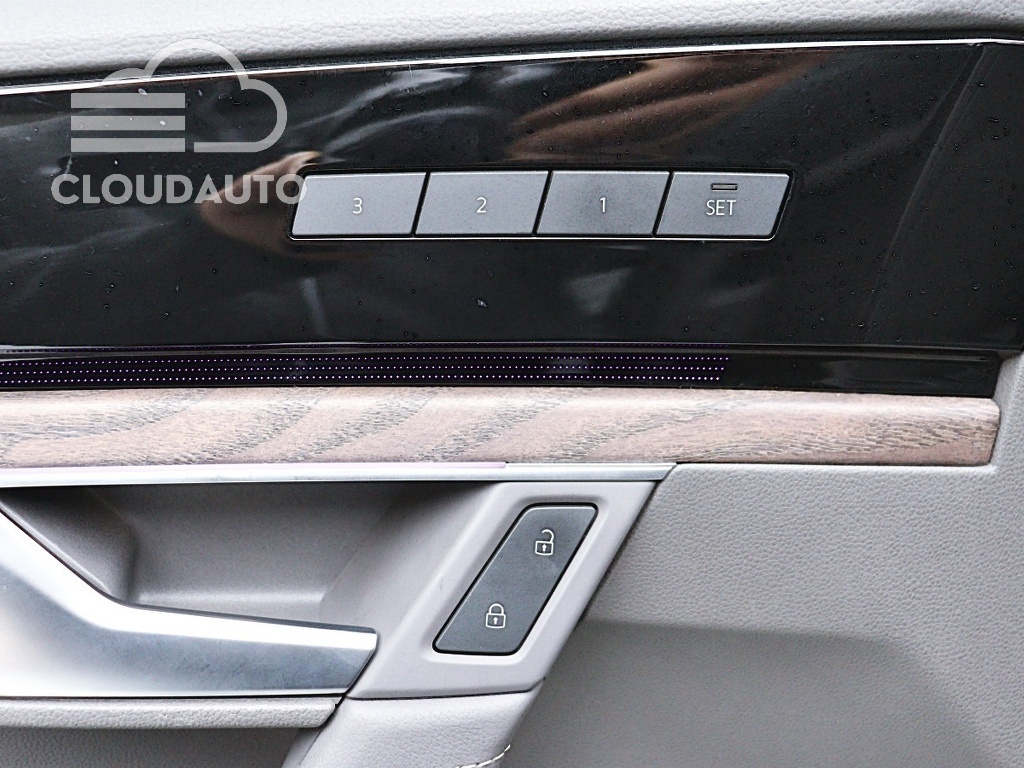 2021 Volkswagen Touareg 3.0 TDI Prestige - Image 10