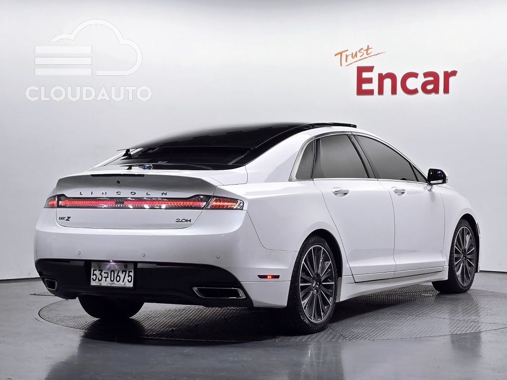 2016 Lincoln MKZ Hybrid - Image 2