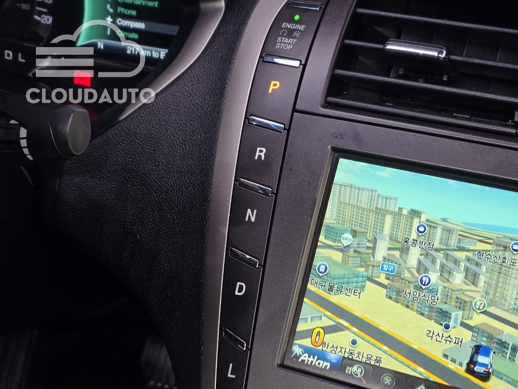 2016 Lincoln MKZ Hybrid - Image 9