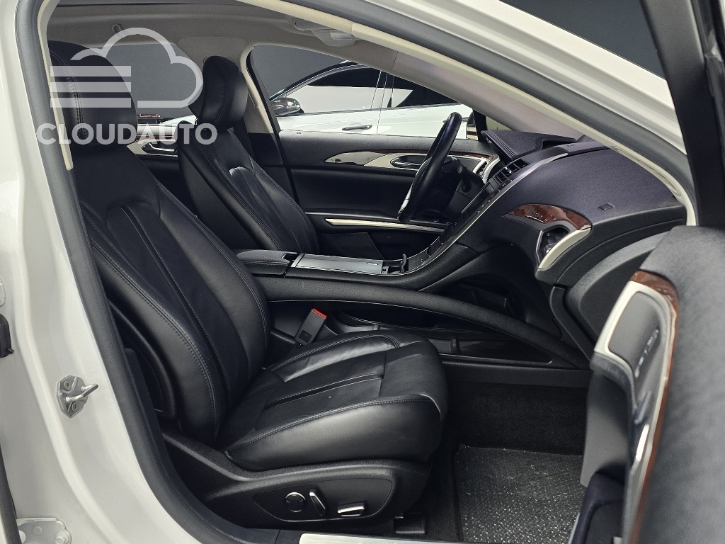 2016 Lincoln MKZ Hybrid - Image 10