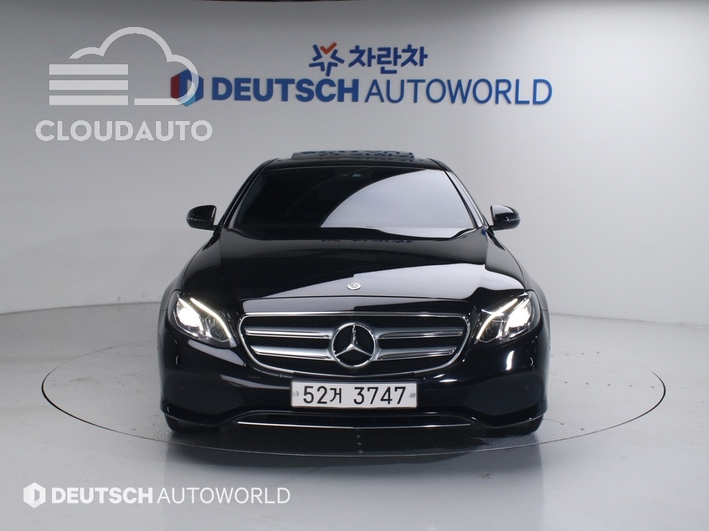 2018 Mercedes-Benz E-Class E200 - Image 6