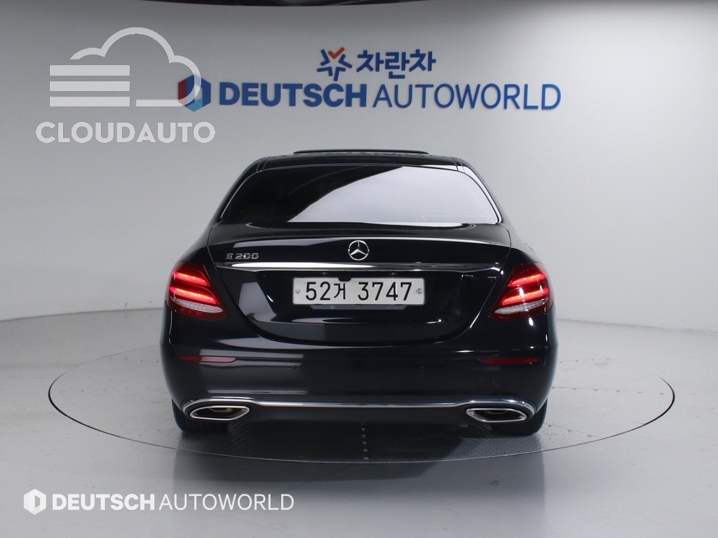 2018 Mercedes-Benz E-Class E200 - Image 7