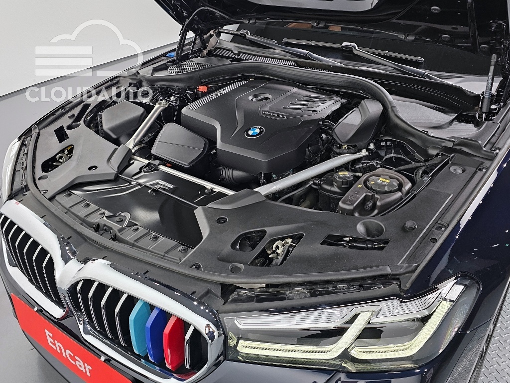 2021 BMW 5 Series 520i M Sports - Image 6