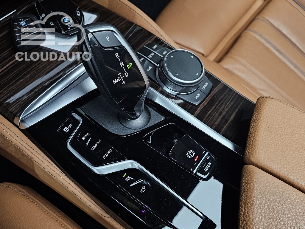 2021 BMW 5 Series 520i M Sports - Image 9