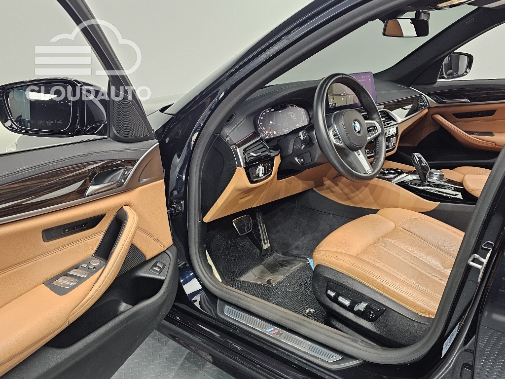 2021 BMW 5 Series 520i M Sports - Image 10