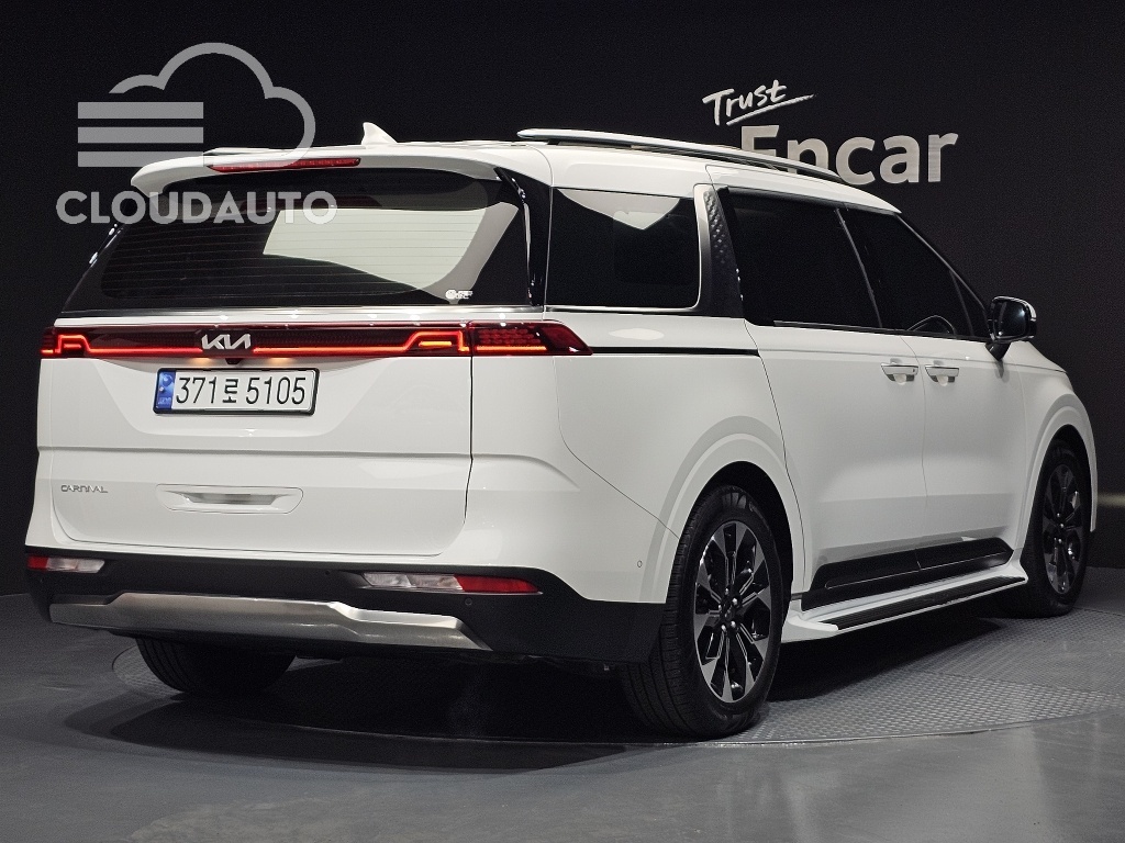 2023 Kia Carnival Gasoline 7 Signature - Image 2