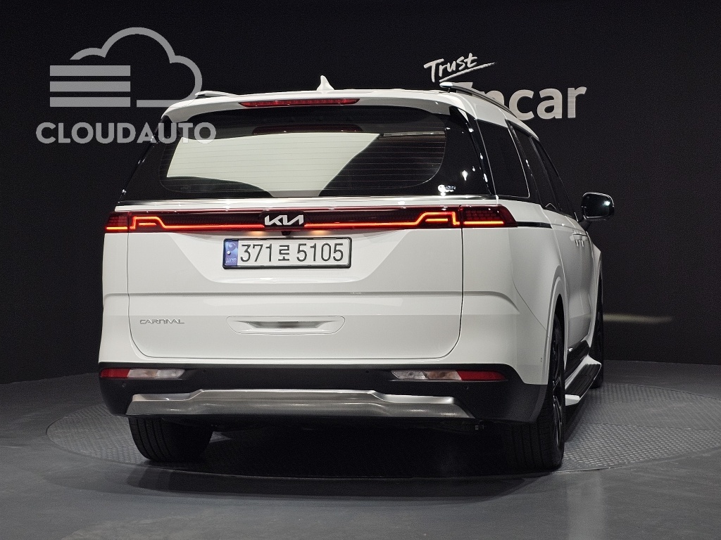 2023 Kia Carnival Gasoline 7 Signature - Image 4