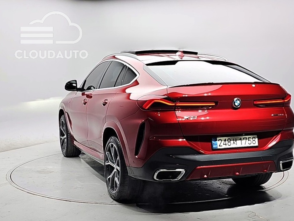 2021 BMW X6 xDrive40i M Sports - Image 2