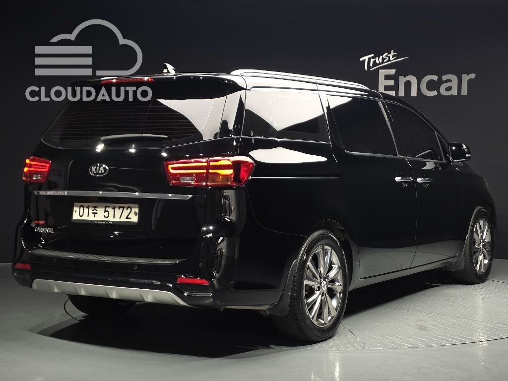 2019 Kia Carnival 9 Noblesse - Image 2