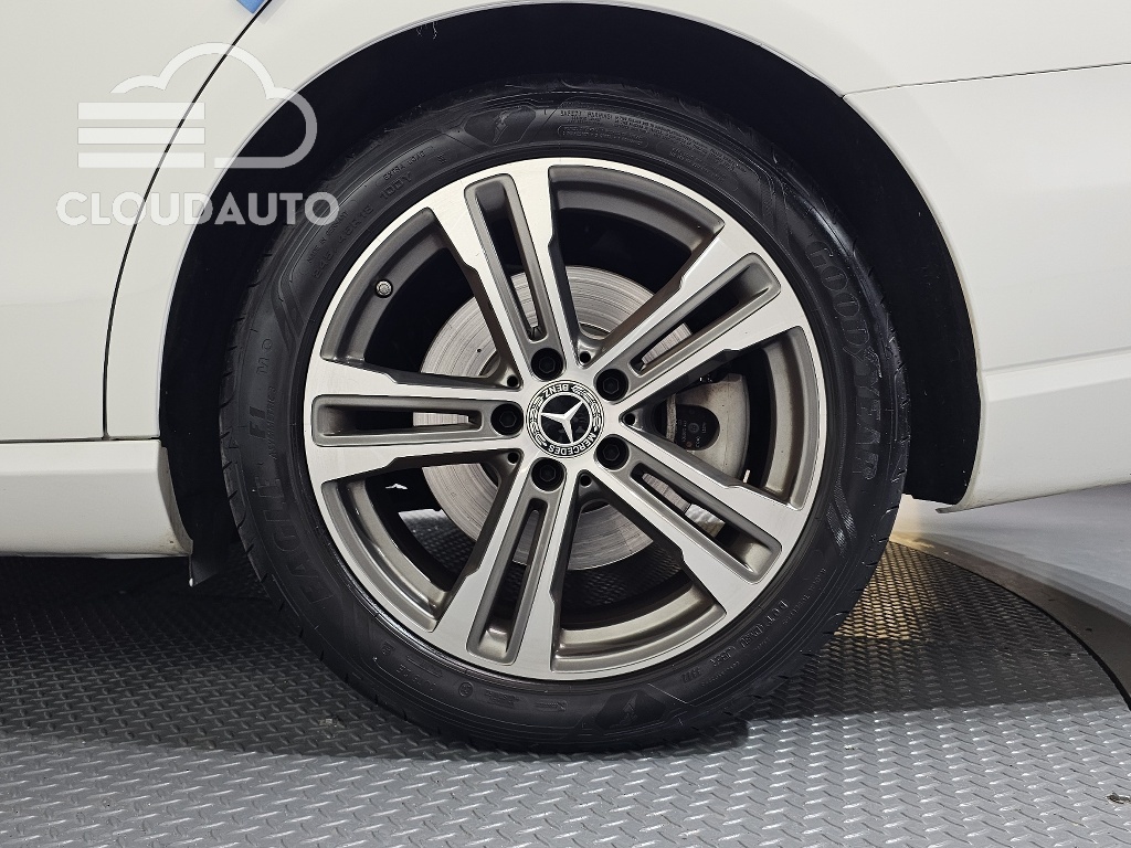 2022 Mercedes-Benz E-Class E350 4MATIC - Image 21