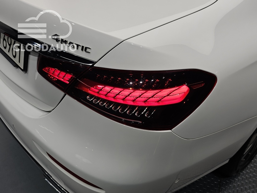 2022 Mercedes-Benz E-Class E350 4MATIC - Image 23
