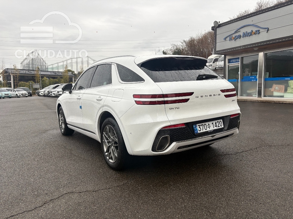 2024 Genesis GV70 2.5T Gasoline AWD - Image 12