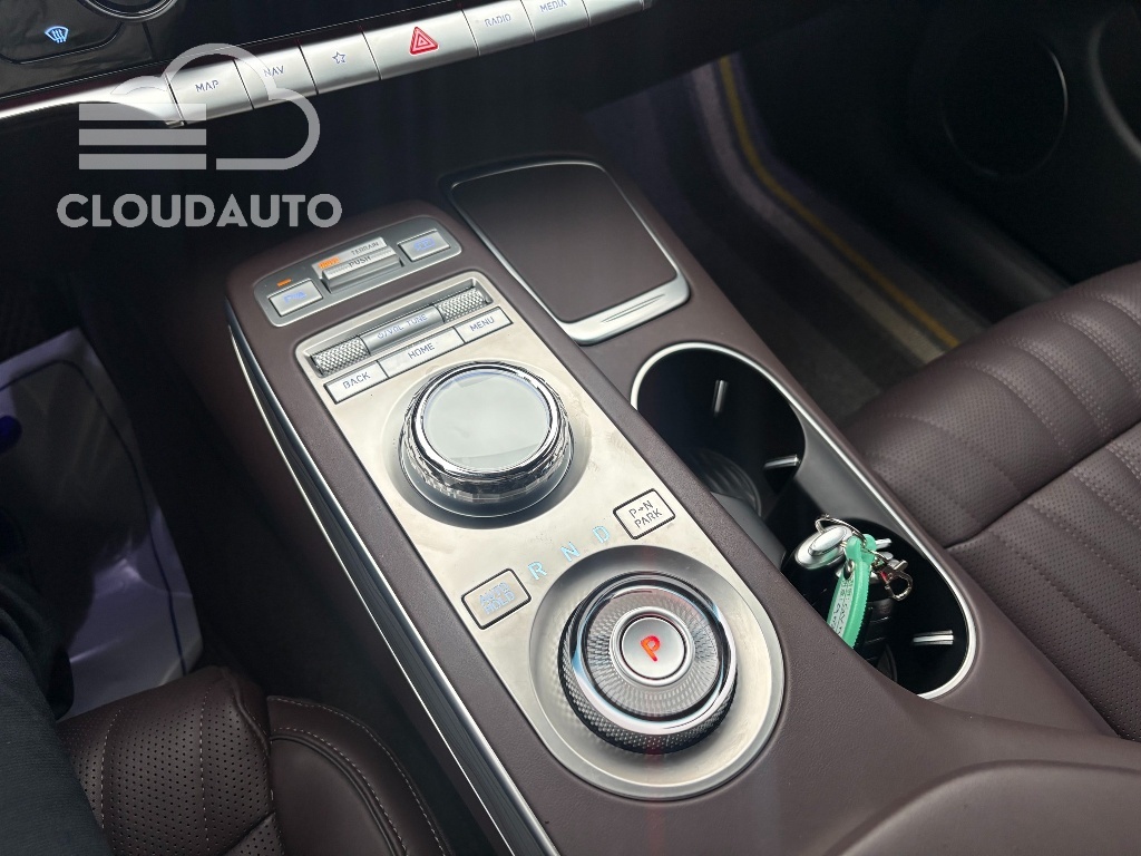 2024 Genesis GV70 2.5T Gasoline AWD - Image 3