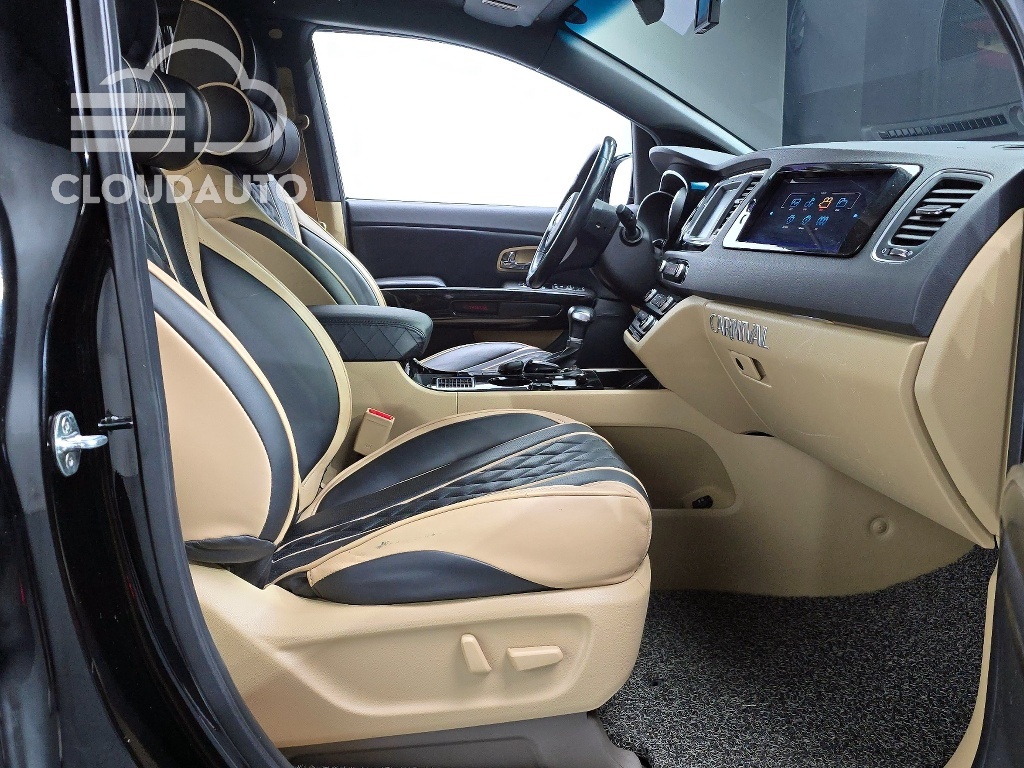 2019 Kia Carnival Gasoline 4 - Image 11