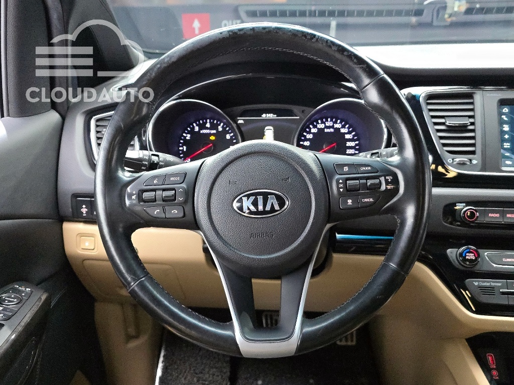 2019 Kia Carnival Gasoline 4 - Image 13