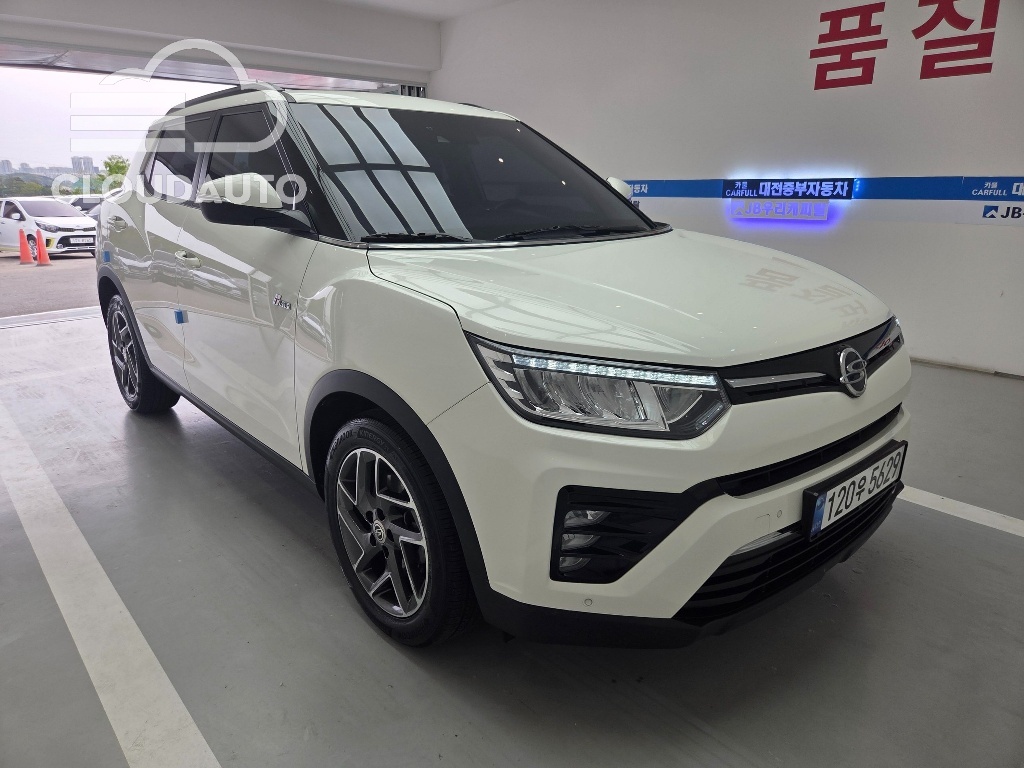 2022 SsangYong Tivoli Gasoline 1.5 2WD - Image 2