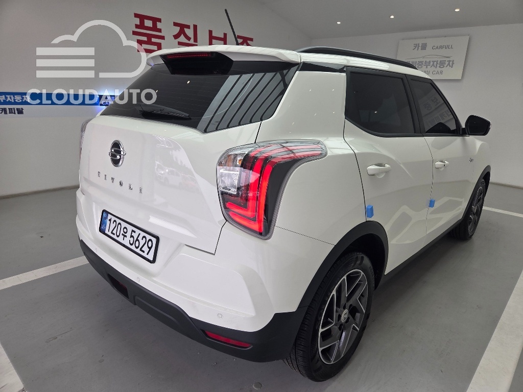 2022 SsangYong Tivoli Gasoline 1.5 2WD - Image 3