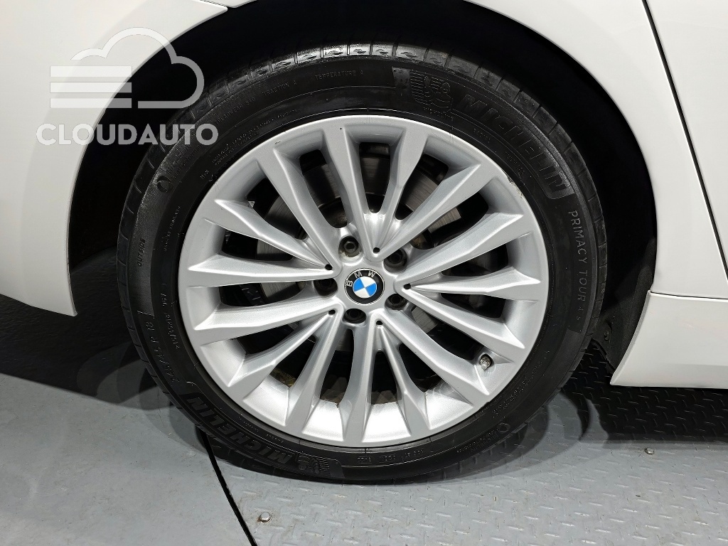 2020 BMW 5 Series 530i xDrive Luxury Plus - Image 5