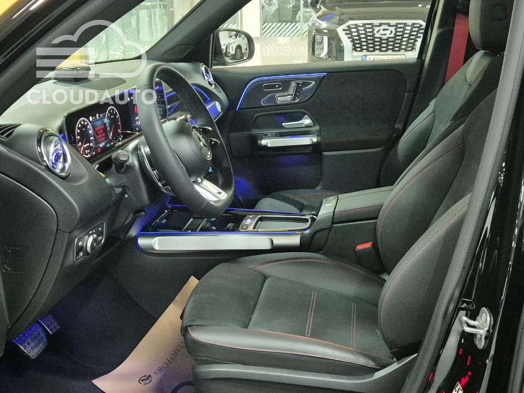 2025 Mercedes-Benz GLB AMG GLB35 4MATIC - Image 13