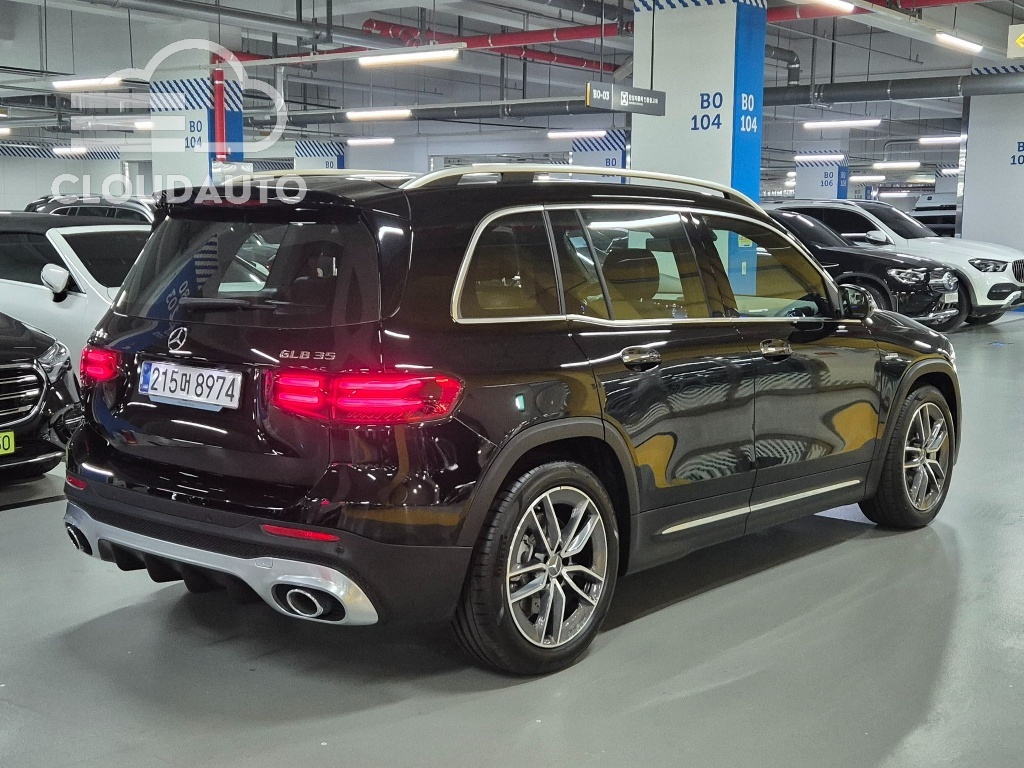 2025 Mercedes-Benz GLB AMG GLB35 4MATIC - Image 4