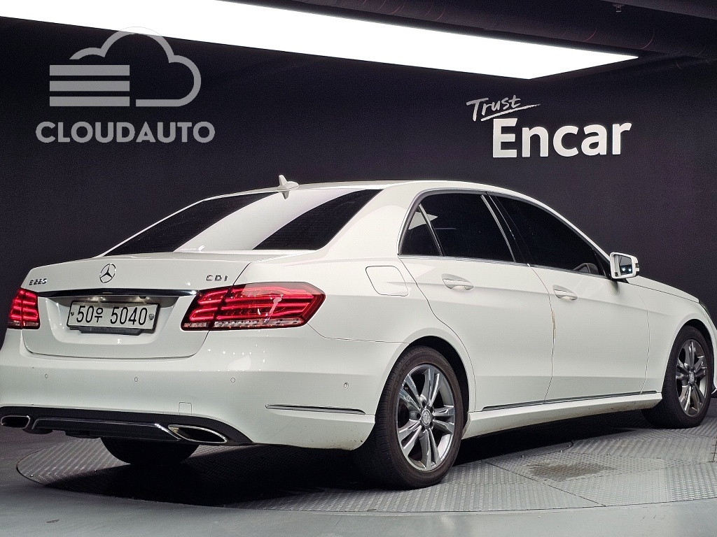 2014 Mercedes-Benz E-Class E220 CDI - Image 2