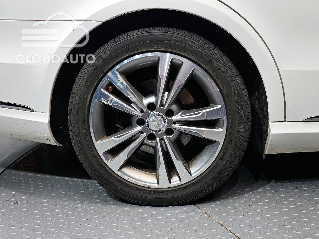 2014 Mercedes-Benz E-Class E220 CDI - Image 5