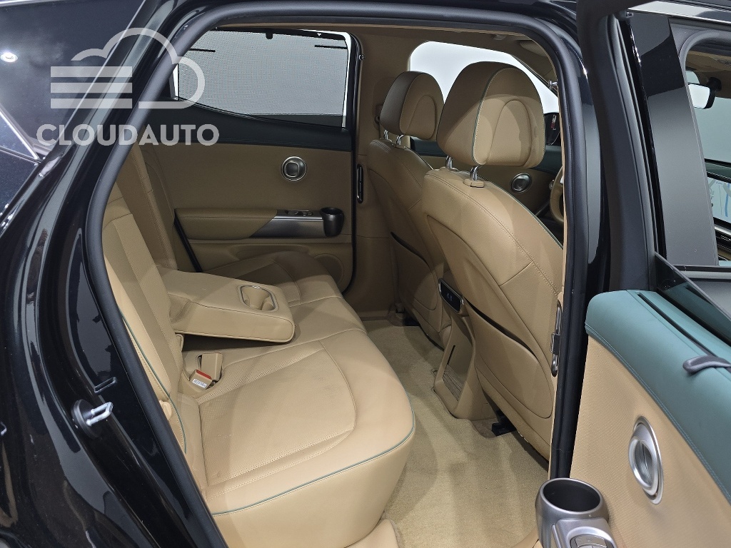 2022 Genesis GV60 Standard - Image 11