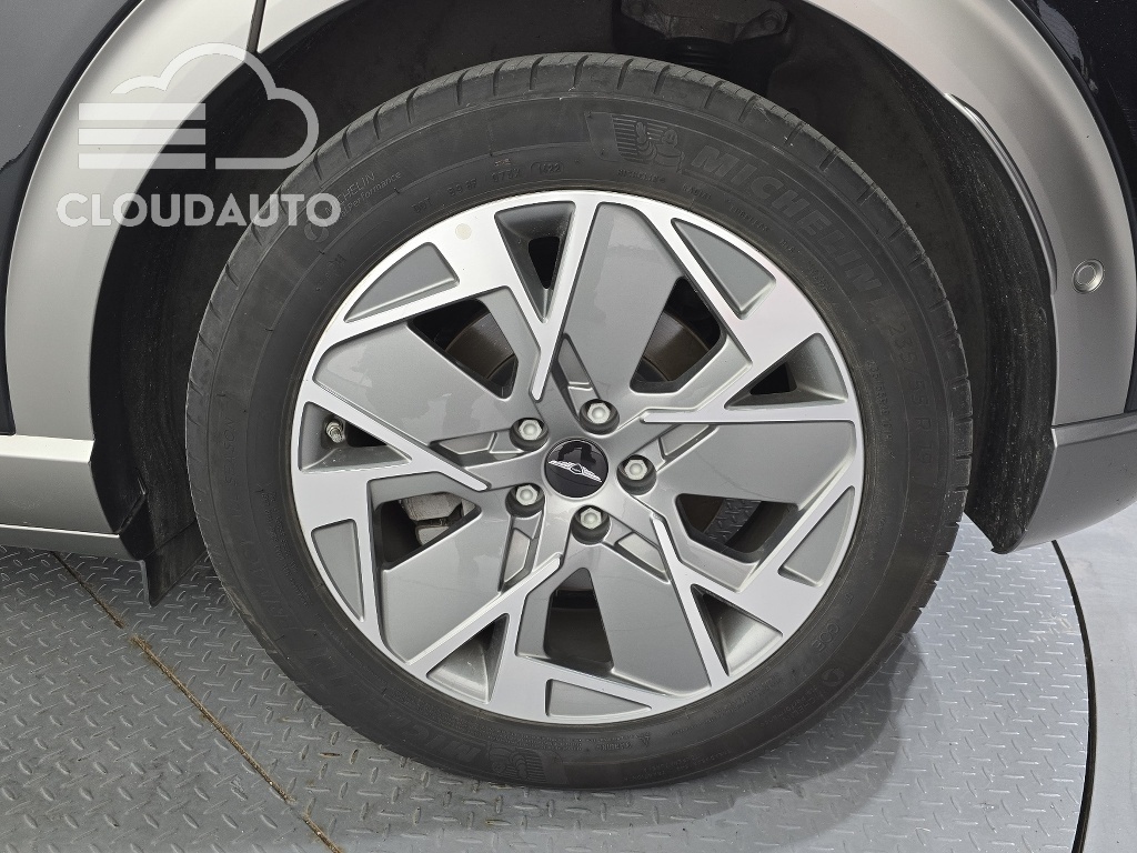 2022 Genesis GV60 Standard - Image 21