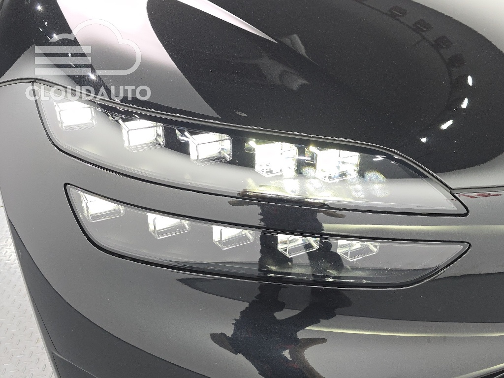 2022 Genesis GV60 Standard - Image 22