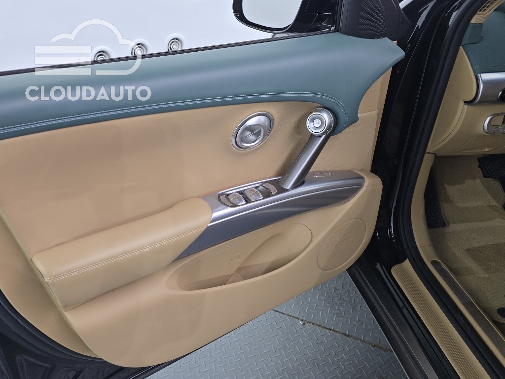 2022 Genesis GV60 Standard - Image 24