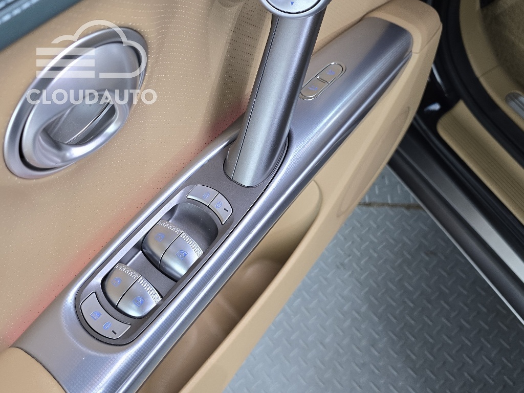 2022 Genesis GV60 Standard - Image 28